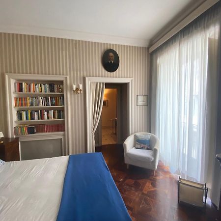 Royal Apartment In San Domenico Maggiore เนเปิลส์ ภายนอก รูปภาพ