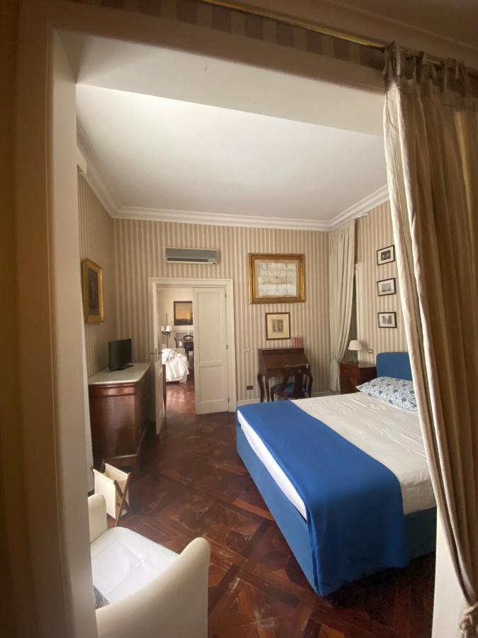 Royal Apartment In San Domenico Maggiore เนเปิลส์ ภายนอก รูปภาพ