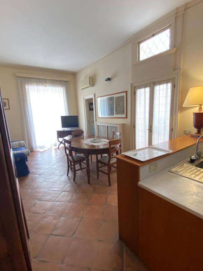 Royal Apartment In San Domenico Maggiore เนเปิลส์ ภายนอก รูปภาพ
