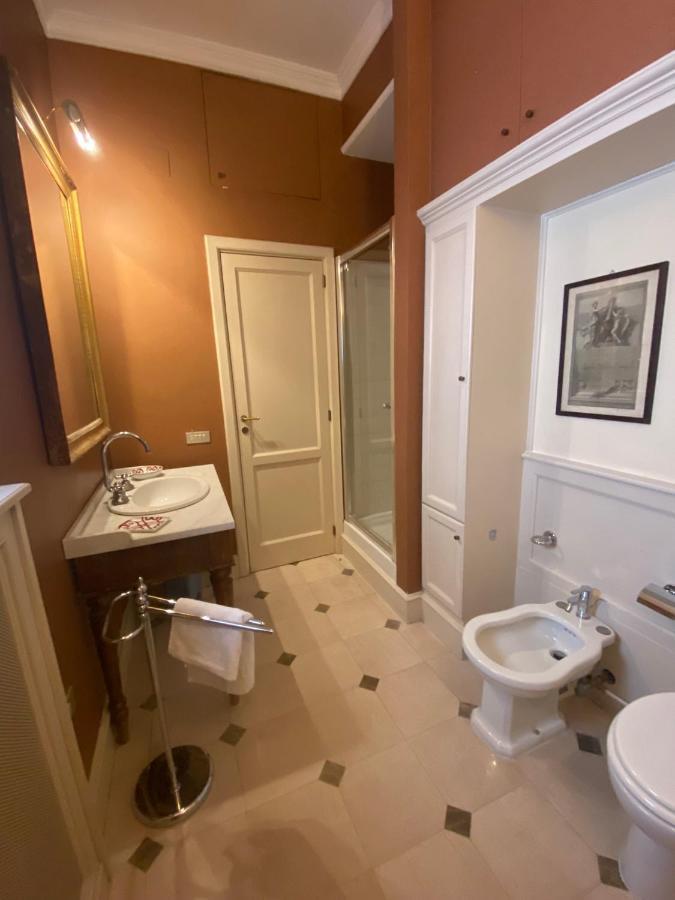 Royal Apartment In San Domenico Maggiore เนเปิลส์ ภายนอก รูปภาพ